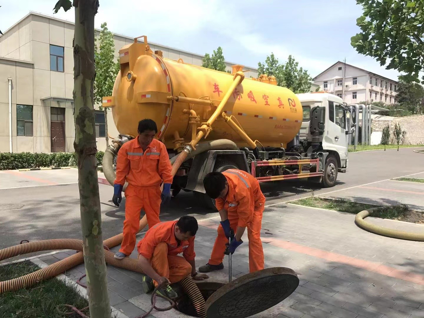 册亨化粪池清理与5-8吨吸粪车施工效率分析